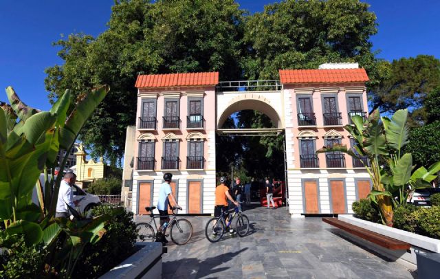 La réplica del Palacio de Codorniú está lista para dar la bienvenida a los murcianos en los Huertos del Malecón - 3, Foto 3