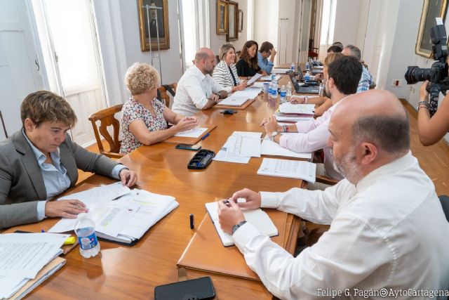 Luz verde al pliego para la limpieza de más de 100 edificios municipales - 1, Foto 1