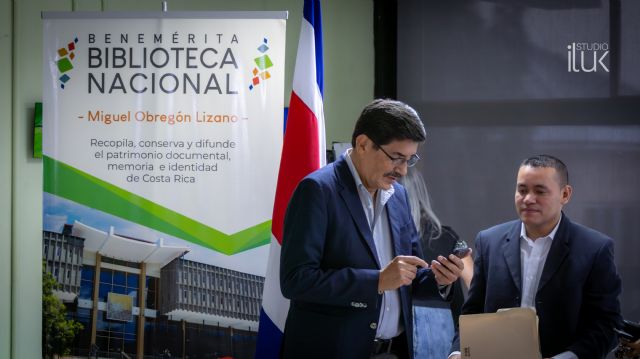 Presentación del libroPercepción de Amorde Ligia Calderón - 3, Foto 3