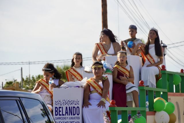 El desfile de carrozas llena de alegría y diversión las calles de La Matanza (Santomera) - 1, Foto 1