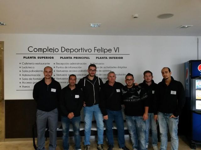 Alumnos del Certificado de Profesionalidad Montaje y mantenimiento de instalaciones eléctricas de baja tensión visitan el Centro de Iniciativas Empresariales y Complejo Deportivo Felipe VI de Lorca, Foto 2