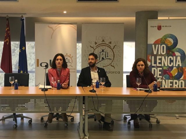 Más de 50 profesionales participan en Lorca en un seminario de impulso  a la coordinación sociosanitaria en violencia de género centrado en el área de la ginecología - 1, Foto 1
