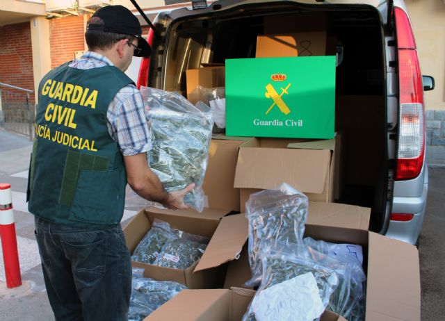 La Guardia Civil intercepta un camión con cerca de 200 kilos de marihuana - 3, Foto 3