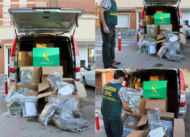 La Guardia Civil intercepta un camión con cerca de 200 kilos de marihuana - 4, Foto 4
