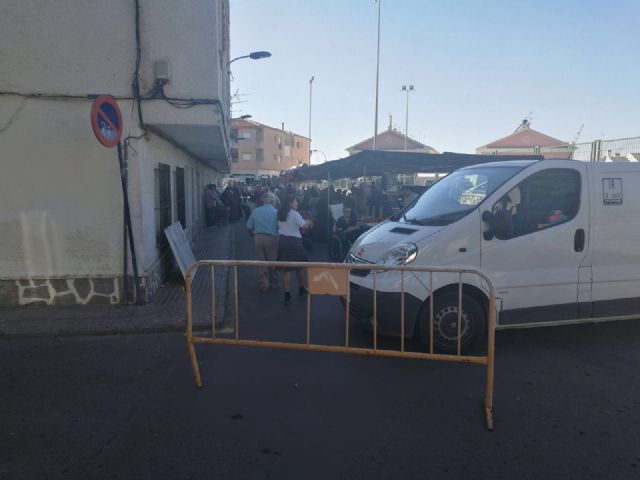 Los vendedores colaboran con el Ayuntamiento en la mejora de la seguridad del mercadillo semanal - 2, Foto 2