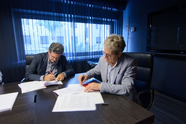 El Colegio de Aparejadores y Cruz Roja firman un convenio de colaboración - 2, Foto 2