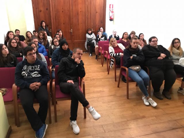 Estudiantes de Animación Sociocultural y de Integración Social visitan la Concejalía de Juventud en Torre Pacheco - 5, Foto 5