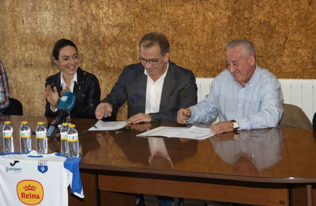 APCOM y la UD Caravaca firman un acuerdo para favorecer la integración en el deporte de las personas con discapacidad - 1, Foto 1