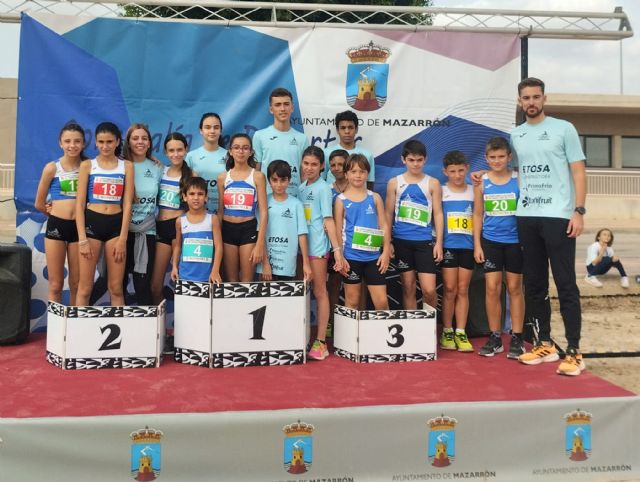 Pdium para los equipos Sub16 y Sub12 del Club Atletismo Alhama en el Regional de Cross por Relevos Mixtos, Foto 2