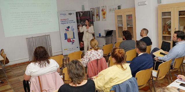 El Museo del Vino acoge la celebración del taller sobre Whatsapp Business, organizado por la AJE Región de Murcia y Ayuntamiento de Bullas - 2, Foto 2