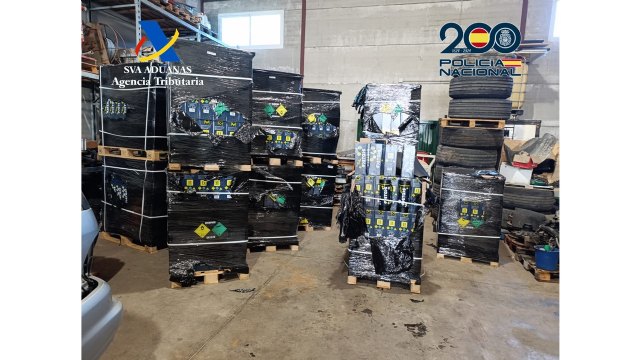 Desarticulada una organización criminal dedicada al contrabando internacional de tabaco y de óxido nitroso - 1, Foto 1