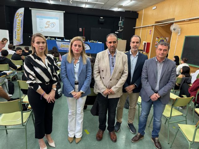 Torre Pacheco celebra el Día de la Educación Financiera con más de 40 estudiantes de Economía del IES Luis Manzanares - 1, Foto 1