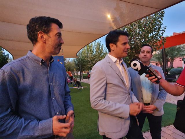 El Gobierno local de Molina de Segura visita la finalización de las obras de remodelación del área infantil del parque del Paseo de Oporto en La Molineta - 2, Foto 2