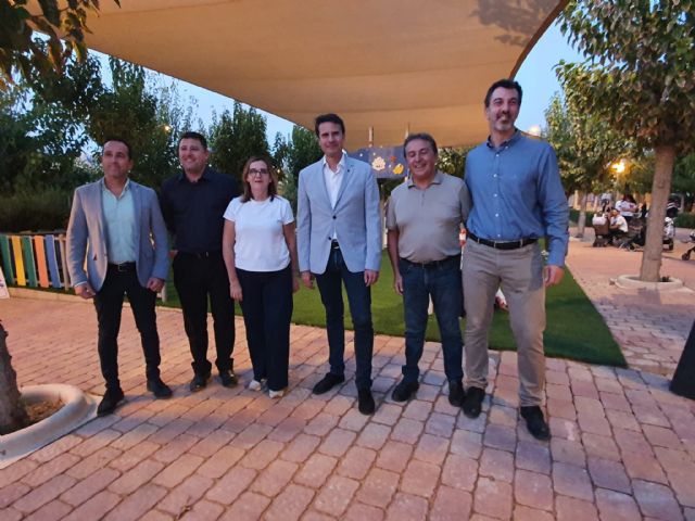 El Gobierno local de Molina de Segura visita la finalización de las obras de remodelación del área infantil del parque del Paseo de Oporto en La Molineta - 3, Foto 3
