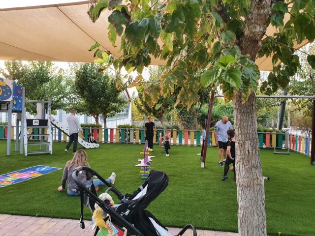 El Gobierno local de Molina de Segura visita la finalización de las obras de remodelación del área infantil del parque del Paseo de Oporto en La Molineta - 5, Foto 5