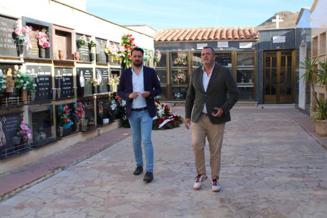 En la víspera del Día de Todos los Santos la Policía Local intensifica su presencia en los cementerios del municipio - 1, Foto 1