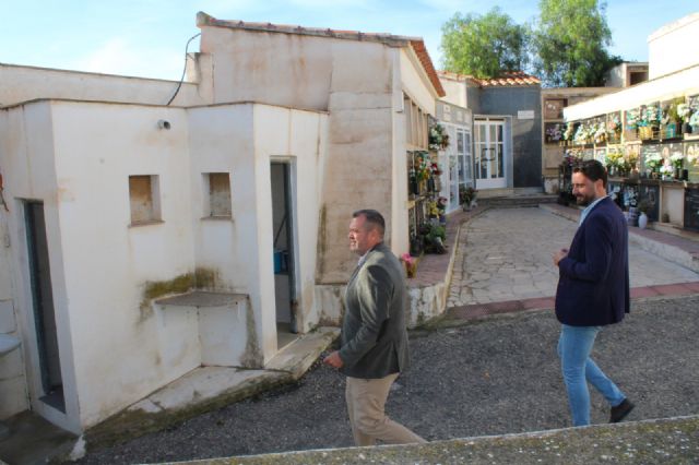 En la víspera del Día de Todos los Santos la Policía Local intensifica su presencia en los cementerios del municipio - 5, Foto 5