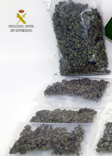 La Guardia Civil detiene en ruta a un conductor con seis kilos de marihuana - 2, Foto 2