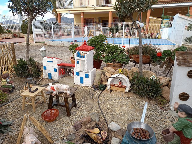 La Hoya cuenta con un Belén artesanal construido, al aire libre, entre plantaciones de lechugas y brócoli - 2, Foto 2