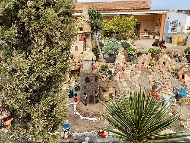 La Hoya cuenta con un Belén artesanal construido, al aire libre, entre plantaciones de lechugas y brócoli - 3, Foto 3