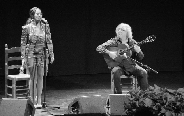 La cantante Julia Garrido añade un toque flamenco a las Navidades calasparreñas - 3, Foto 3