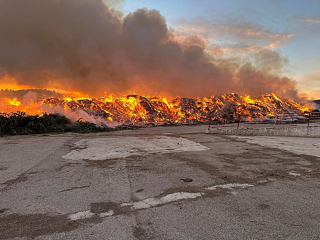 Incendio en zona de cantera en la sierra en Jumilla - 1, Foto 1