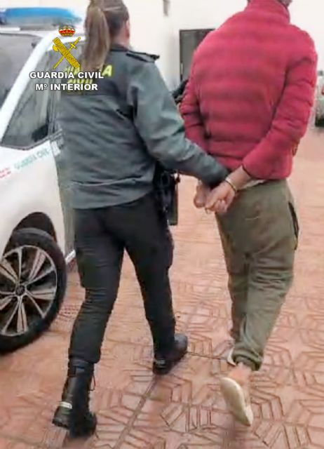 La Guardia Civil detiene a tres experimentados delincuentes por media docena de robos en Totana, Foto 4