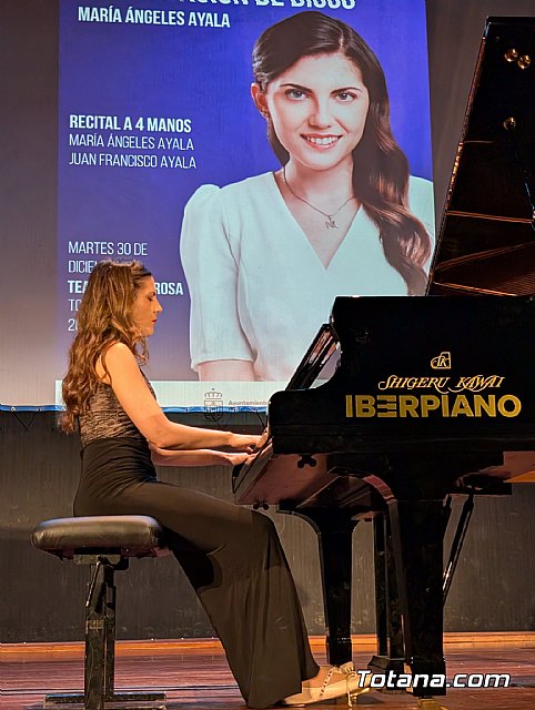 La pianista totanera María Ángeles Ayala presenta su primer disco en solitario “Miroirs de lêtre” en Totana, Foto 4