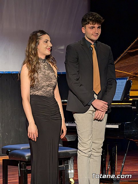 La pianista totanera María Ángeles Ayala presenta su primer disco en solitario “Miroirs de lêtre” en Totana, Foto 9