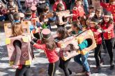 Más de mil niños recorren el centro de Cartagena en el pasacalle escolar