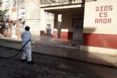 Bomberos desinfectan Lo Campano mientras Policía Local aumenta los controles para que se respete el confinamiento por el brote de COVID