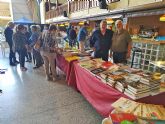 Librería Delfos de Argamasilla de Calatrava, celebra el Día de la Región sacando los libros a la calle y una exposición de antiguos anuncios