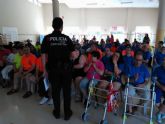 Usuarios de PROLAM-ASTUS reciben consejos de seguridad de cara al verano gracias a la Polica Local