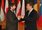 L�pez Miras traslada al comisario de Transportes la necesidad de acelerar el Corredor Mediterr�neo: 