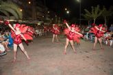 El carnaval de verano hace disfrutar a miles de personas en el paseo marítimo