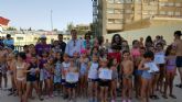Casi un millar de niños ha aprendido a nadar gracias a la campaña de julio en las piscinas municipales