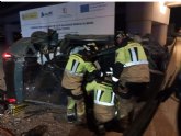 Cuatro heridos, uno muy grave, al saltar un coche la rotonda del AVE en Totana