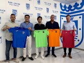 La Escuela del Mar Menor estrena equipaciones