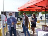 El alcalde de Lorca destaca el esfuerzo conjunto de vendedores y Ayuntamiento para conseguir un Mercado seguro y anuncia la exención de las tasas del mercado hasta final de año en apoyo al sector