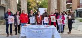 El Ayuntamiento de Lorca conmemora el Día Mundial de la Lucha Contra el Sida y coloca un gran lazo rojo en el balcón del Consistorio y un homenaje a los fallecidos por VIH