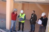 El Concejal de Obras y Servicios visita el pabelln en el que tcnicos independientes realizan el estudio de las causas de su colapso