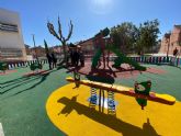 Aljucer mejora el jardín infantil del parque Paseo José Gil Otiz con nuevos elementos de juego para los más pequeños