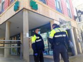 La Policía Local colabora en la averiguación de domicilios y ciudadanos para evitar cadenas de contagios y asegurar confinamientos en familias en riesgo de exclusión social