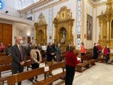 Antonio Navarro asiste a los Santos Oficios de la Pasin del Señor en la iglesia de Churra