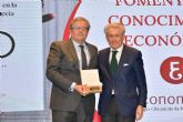 Los economistas de Alicante premian al Colegio profesional de la Regin de Murcia por el 'Fomento del Conocimiento Econmico' en un acto que reuni a 400 empresarios