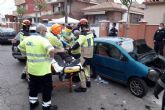 Bomberos auxilian a un conductor de 72 anos tras sufrir un accidente en Urbanización Mediterráneo