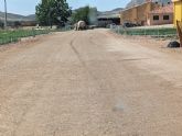 Despilfarro de cubas de agua para regar caminos públicos mientras los cultivos de secano se mueren