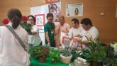 La Consejera acoge la venta de plantas y hortalizas del proyecto 'Astrapace Verde'