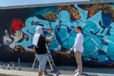Ms de cien artistas urbanos decoran el dique de La Curra