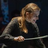 La violinista estadounidense Esther Yoo se suma a la Sinf�nica regional con un programa dirigido por la alemana Johanna Malangr�